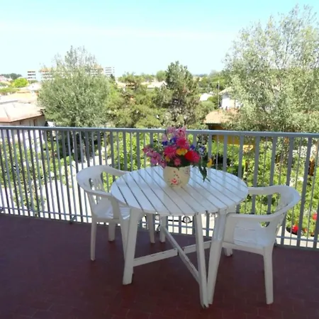 Cozy Flat With Terrace 350m From The Sea شقة كاوْرلي